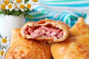 Пирожки с колбасой и сыром Пирожки с колбасой и сыром