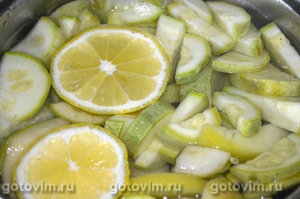 Летний компот из молодых кабачков с лимоном