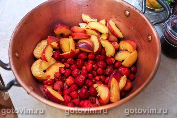 Варенье с клубникой и персиками на агар-агаре Варенье с клубникой и персиками на агар-агаре