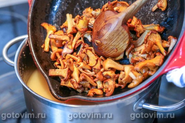 Сливочный суп велюте с лисичками Сливочный суп велюте с лисичками