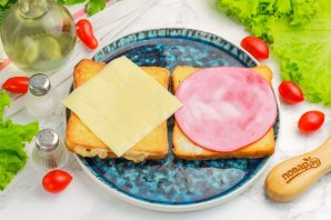 Тосты с ветчиной и сыром