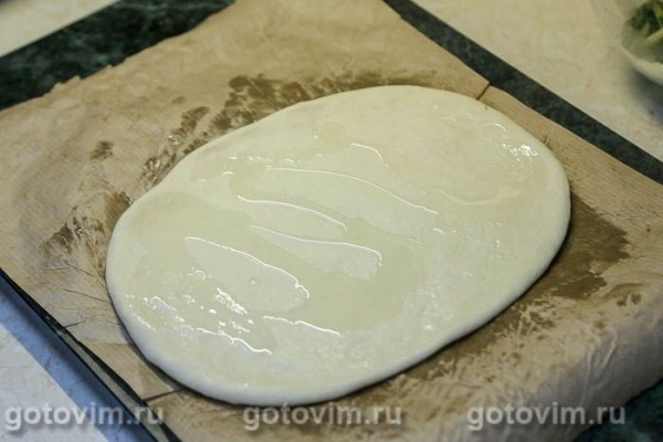 Пицца со спаржей, чесноком и сыром моцарелла Пицца со спаржей, чесноком и сыром моцарелла