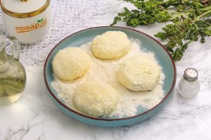 Сырники из прокисшего творога Сырники из прокисшего творога