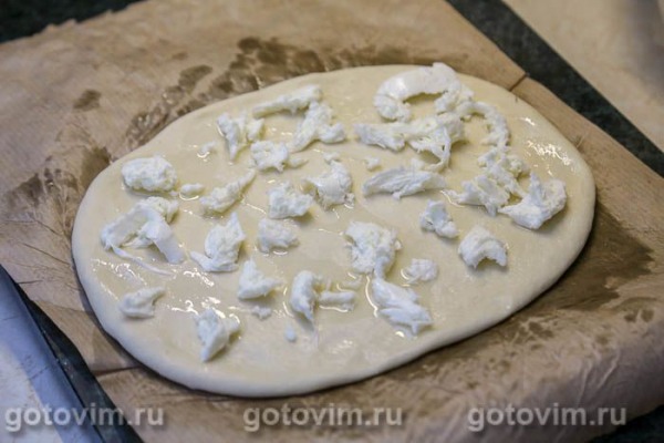 Пицца со спаржей, чесноком и сыром моцарелла Пицца со спаржей, чесноком и сыром моцарелла