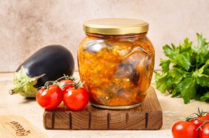 Салат на зиму из баклажанов и помидоров