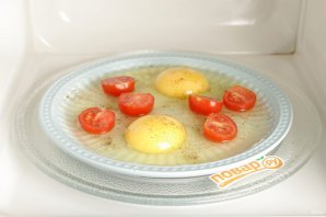 Глазунья в микроволновке Глазунья в микроволновке