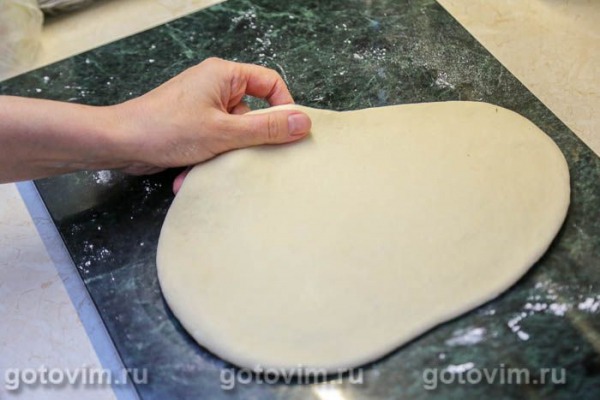 Пицца со спаржей, чесноком и сыром моцарелла Пицца со спаржей, чесноком и сыром моцарелла