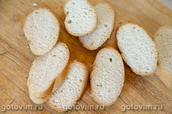 Кростини с творожным сыром, рукколой и беконом Кростини с творожным сыром, рукколой и беконом
