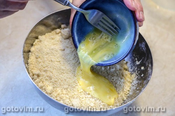 Итальянский песочный пирог с персиками и творогом Сбричолата (Sbriciolata)