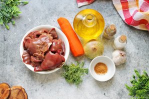 Куриная печень с луком и морковью