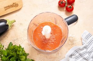 Салат на зиму из баклажанов и помидоров