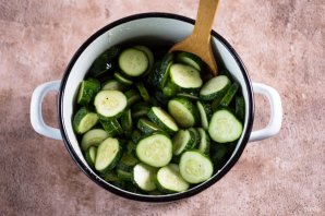 Огурцы в горчичной заливке