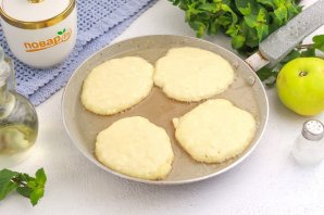 Яблочно-творожные оладьи