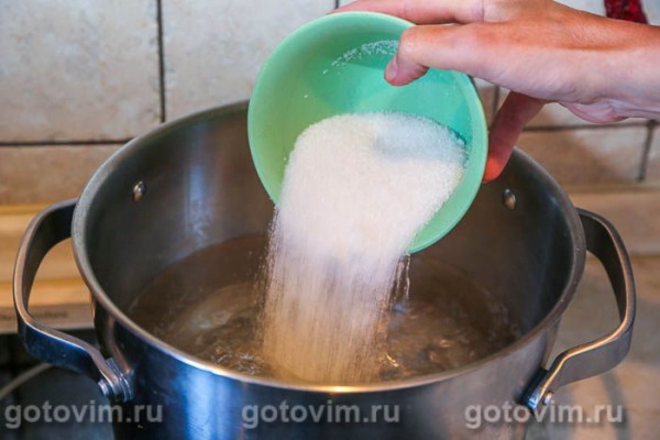 Компот из абрикосов и вишни