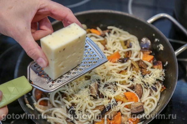 Макароны с печеными овощами и сыром Макароны с печеными овощами и сыром