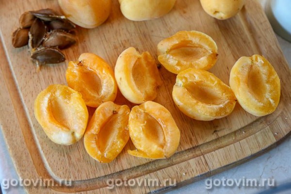 Компот из абрикосов и вишни