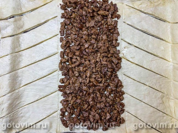 Пирог из слоеного теста с мясом, картофелем и морковью Пирог из слоеного теста с мясом, картофелем и морковью