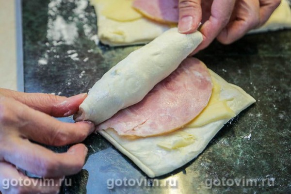 Лодочки из слоеного теста с ветчиной и сыром Лодочки из слоеного теста с ветчиной и сыром