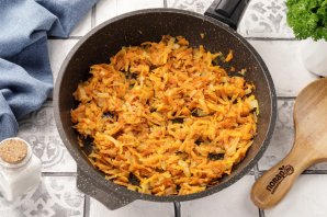 Салат "Обжорка" с колбасой