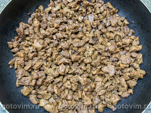 Пирог из слоеного теста с мясом, картофелем и морковью Пирог из слоеного теста с мясом, картофелем и морковью