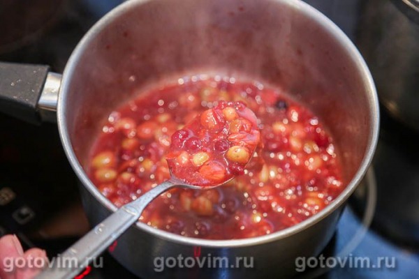 Стейк из свиной шейки с соусом из клюквы и винограда Стейк из свиной шейки с соусом из клюквы и винограда