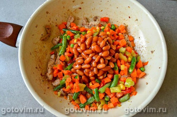 Лапша для бешбармака с мясом, овощами и фасолью Лапша для бешбармака с мясом, овощами и фасолью