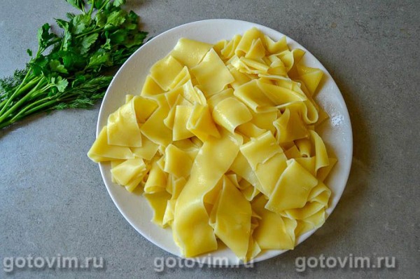 Лапша для бешбармака с мясом, овощами и фасолью Лапша для бешбармака с мясом, овощами и фасолью