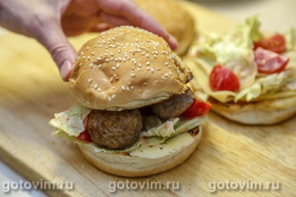 Бургеры с фрикадельками Бургеры с фрикадельками