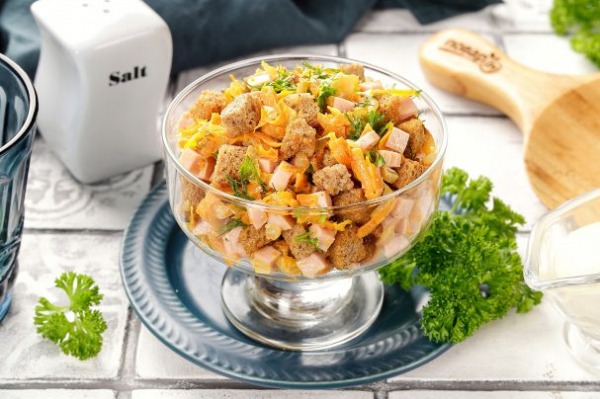 Салат «Обжорка» с колбасой post thumbnail image