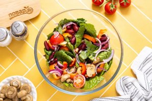 Салат с маринованными шампиньонами Салат с маринованными шампиньонами