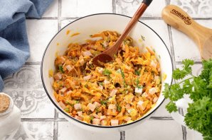 Салат "Обжорка" с колбасой