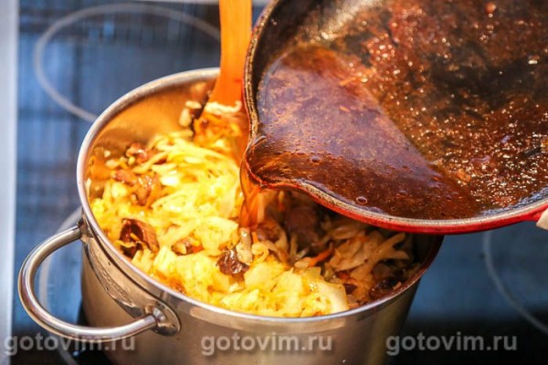 Бигус из квашеной капусты с сердечками индейки Бигус из квашеной капусты с сердечками индейки