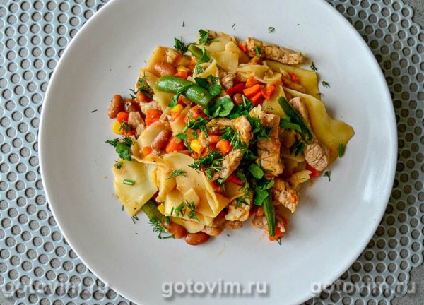 Лапша для бешбармака с мясом, овощами и фасолью Лапша для бешбармака с мясом, овощами и фасолью