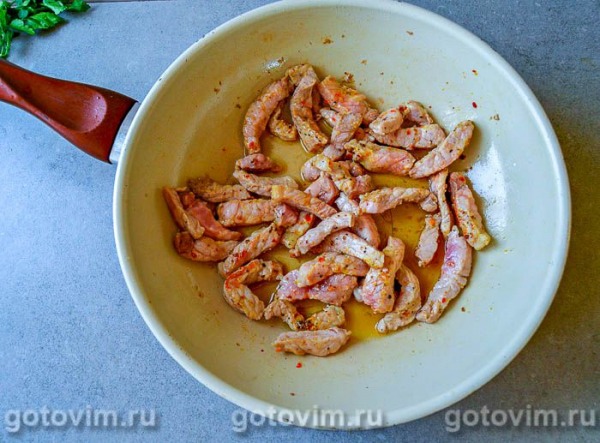 Лапша для бешбармака с мясом, овощами и фасолью Лапша для бешбармака с мясом, овощами и фасолью
