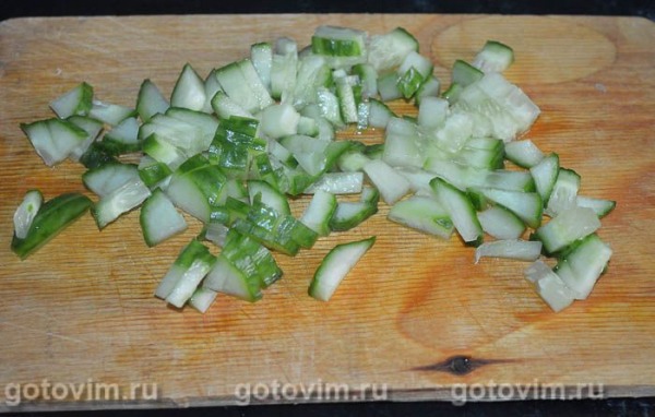 Салат из копченой курицы, ананасами и сухариками Салат из копченой курицы, ананасами и сухариками