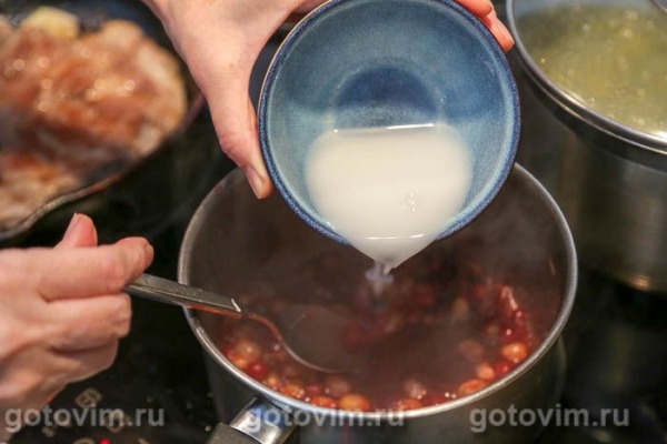 Стейк из свиной шейки с соусом из клюквы и винограда Стейк из свиной шейки с соусом из клюквы и винограда