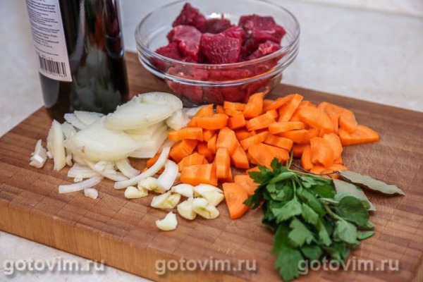 Говядина по-бургундски (Boeuf bourguignon) Говядина по-бургундски (Boeuf bourguignon)