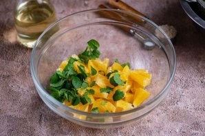 Салат с курицей и рукколой