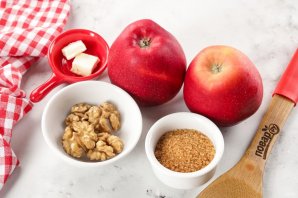 Печеные яблоки в микроволновке