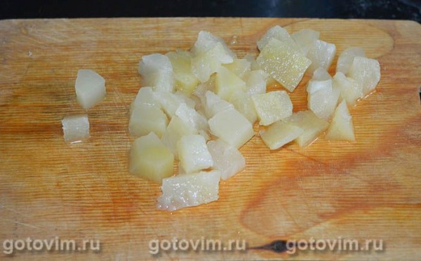 Салат из копченой курицы, ананасами и сухариками Салат из копченой курицы, ананасами и сухариками