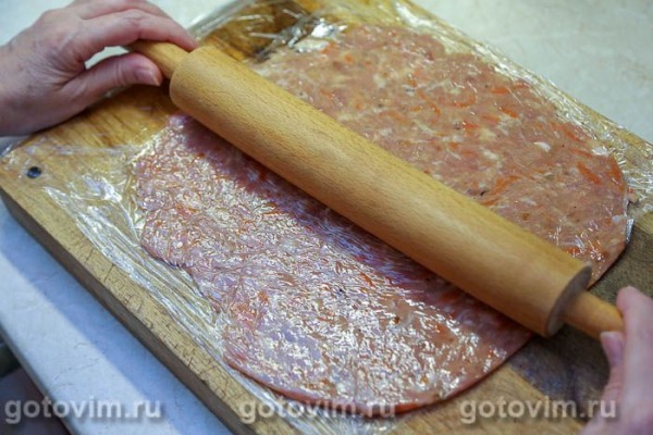 Мясные рулетики из фарша с жареным беконом и перцем Мясные рулетики из фарша с жареным беконом и перцем
