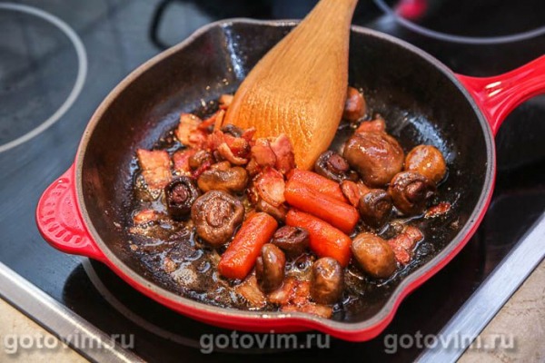 Говядина по-бургундски (Boeuf bourguignon) Говядина по-бургундски (Boeuf bourguignon)