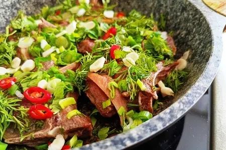 Чакапули из ягнёнка - пасхальное грузинское блюдо Чакапули из ягнёнка - пасхальное грузинское блюдо