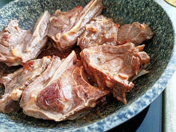 Чакапули из ягнёнка - пасхальное грузинское блюдо Чакапули из ягнёнка - пасхальное грузинское блюдо