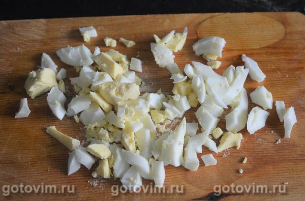 Салат из копченой курицы, ананасами и сухариками Салат из копченой курицы, ананасами и сухариками