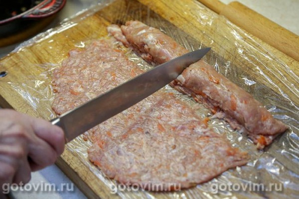 Мясные рулетики из фарша с жареным беконом и перцем Мясные рулетики из фарша с жареным беконом и перцем