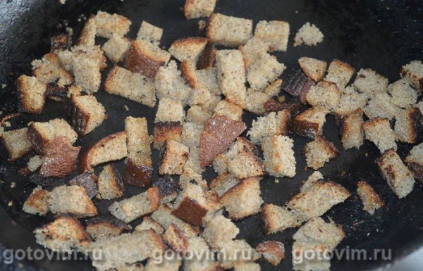 Салат из копченой курицы, ананасами и сухариками Салат из копченой курицы, ананасами и сухариками