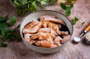 Салат с курицей и рукколой