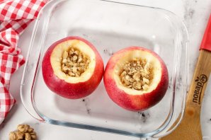 Печеные яблоки в микроволновке