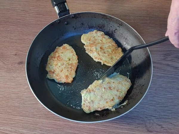 Лепешки из кабачков и гречневой крупы Лепешки из кабачков и гречневой крупы